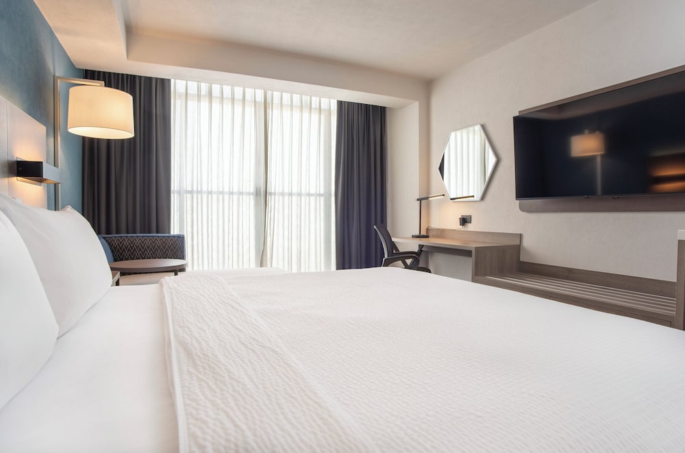 holiday inn express guadalajara expo