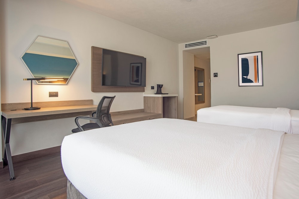 holiday inn express guadalajara expo