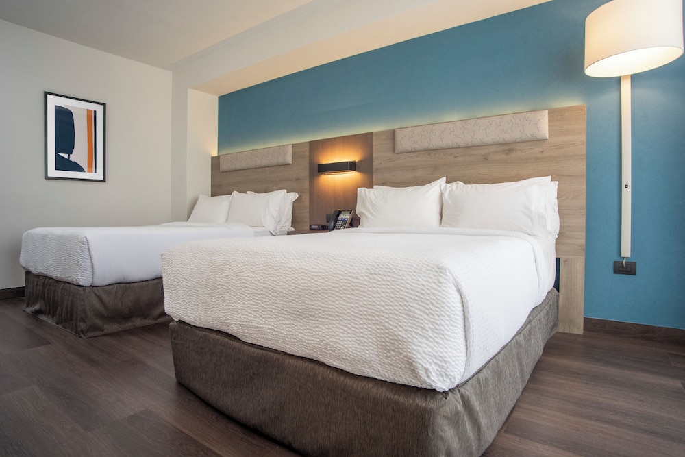 holiday inn express guadalajara expo