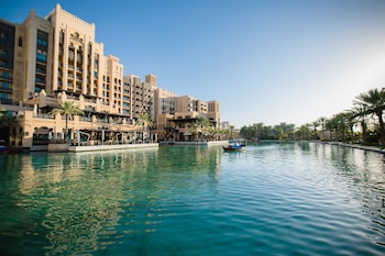 jumeirah mina al salam
