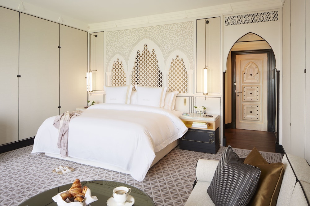 jumeirah mina al salam