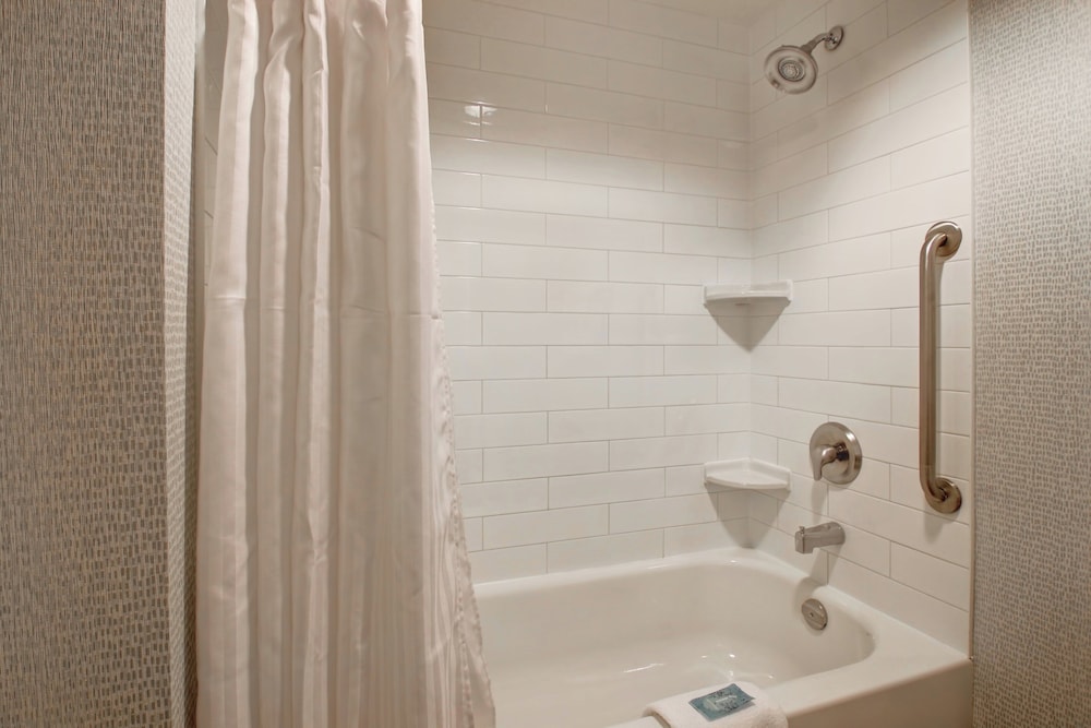 holiday inn express and suites toronto markham