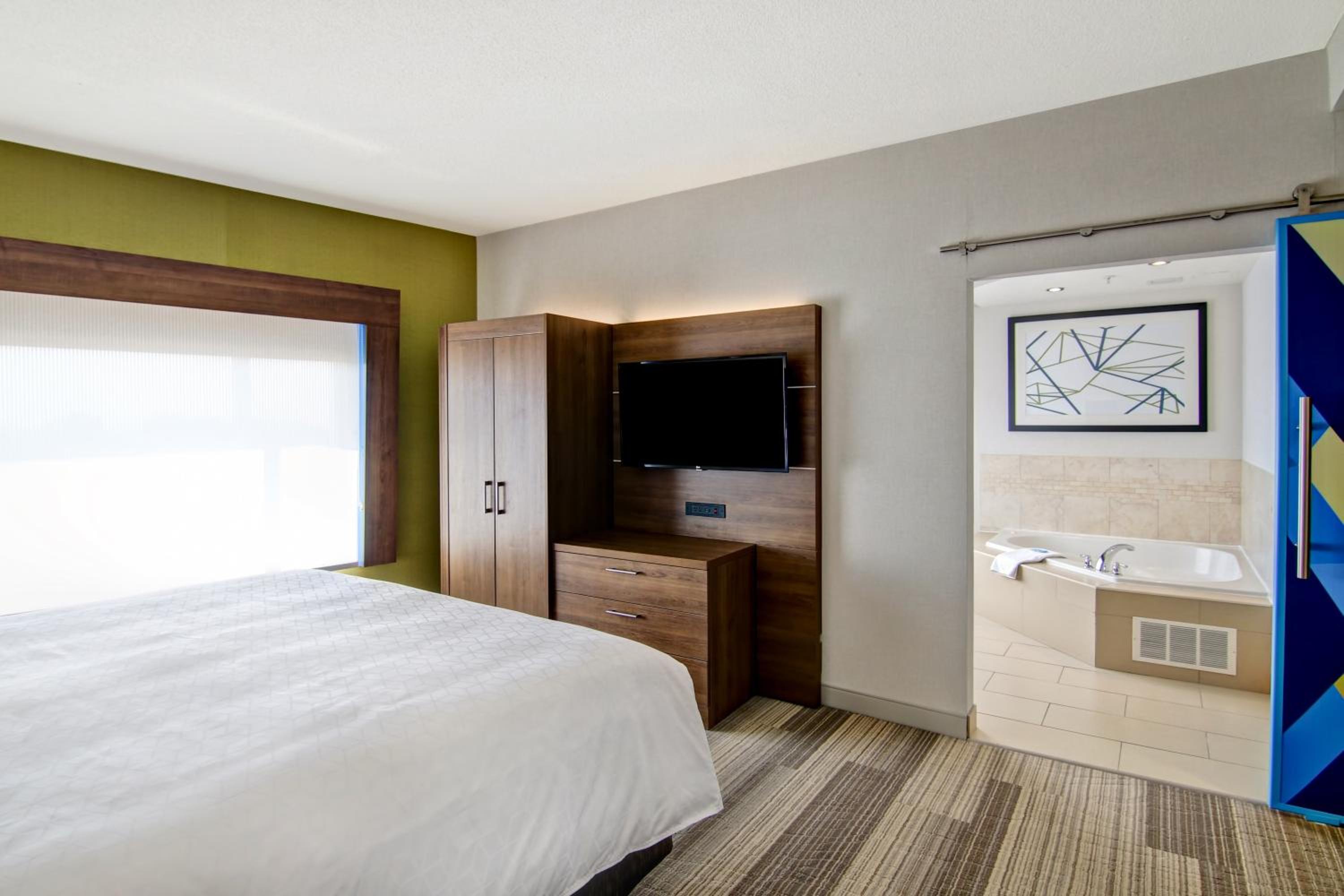 holiday inn express and suites toronto markham