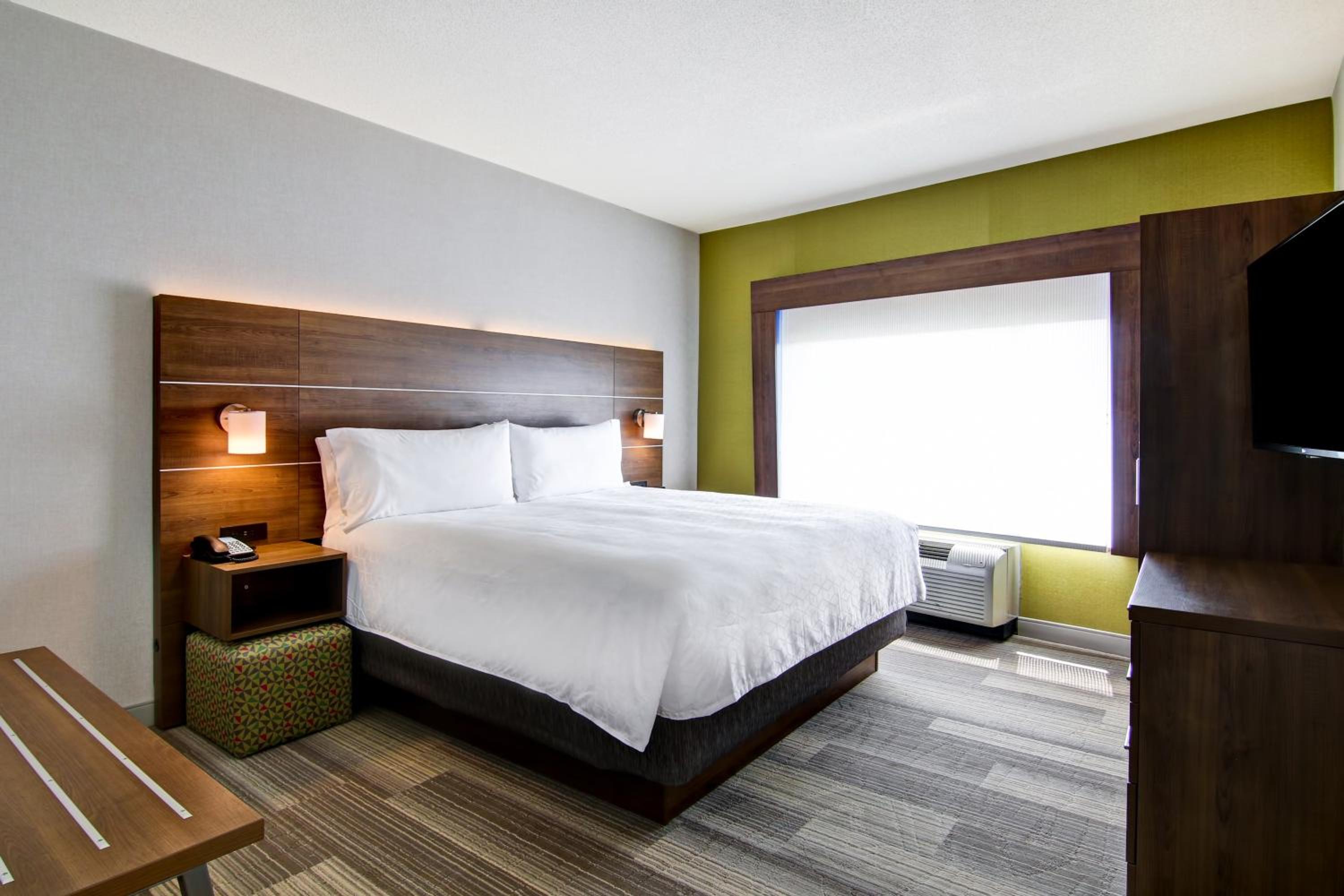 holiday inn express and suites toronto markham