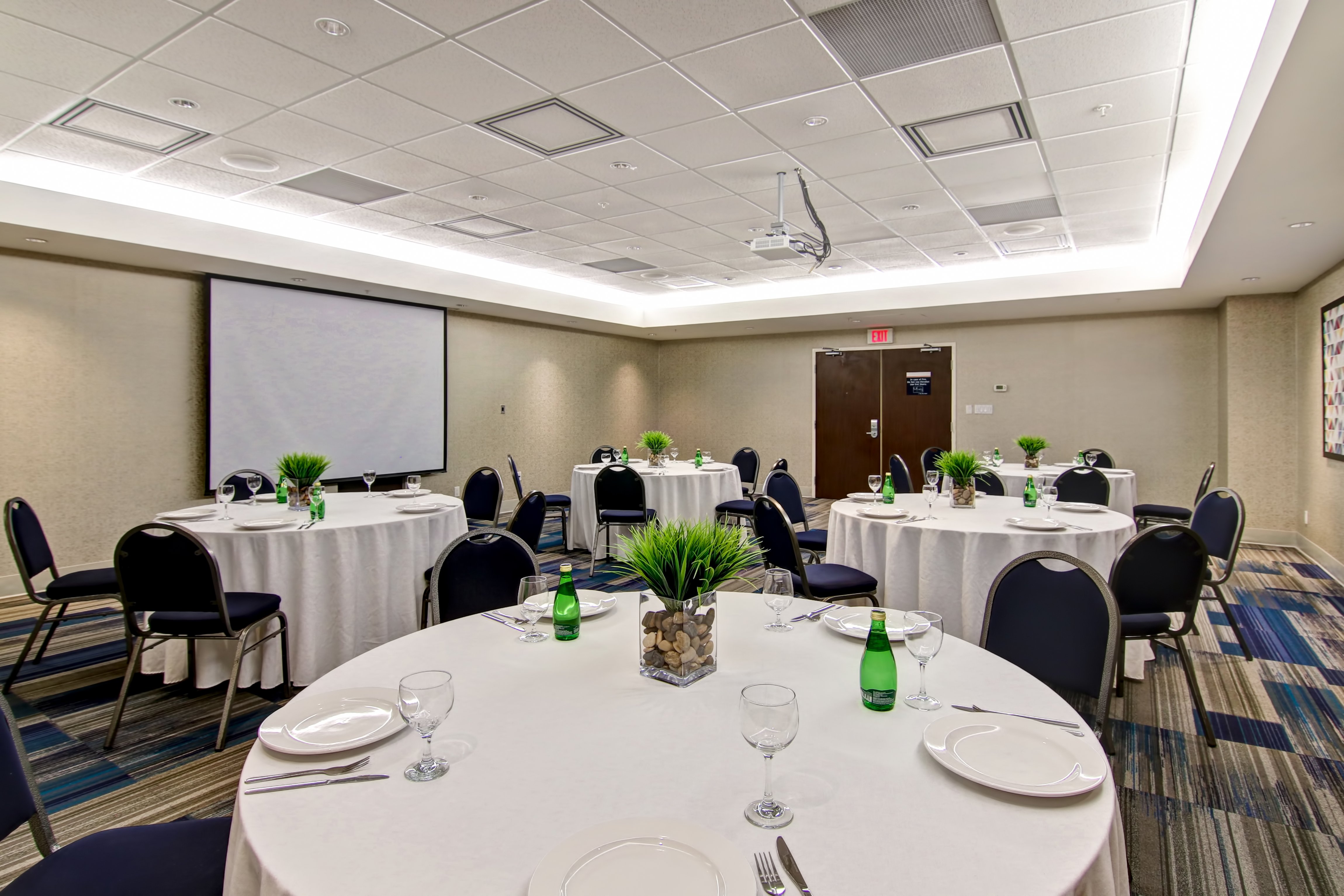 holiday inn express and suites toronto markham