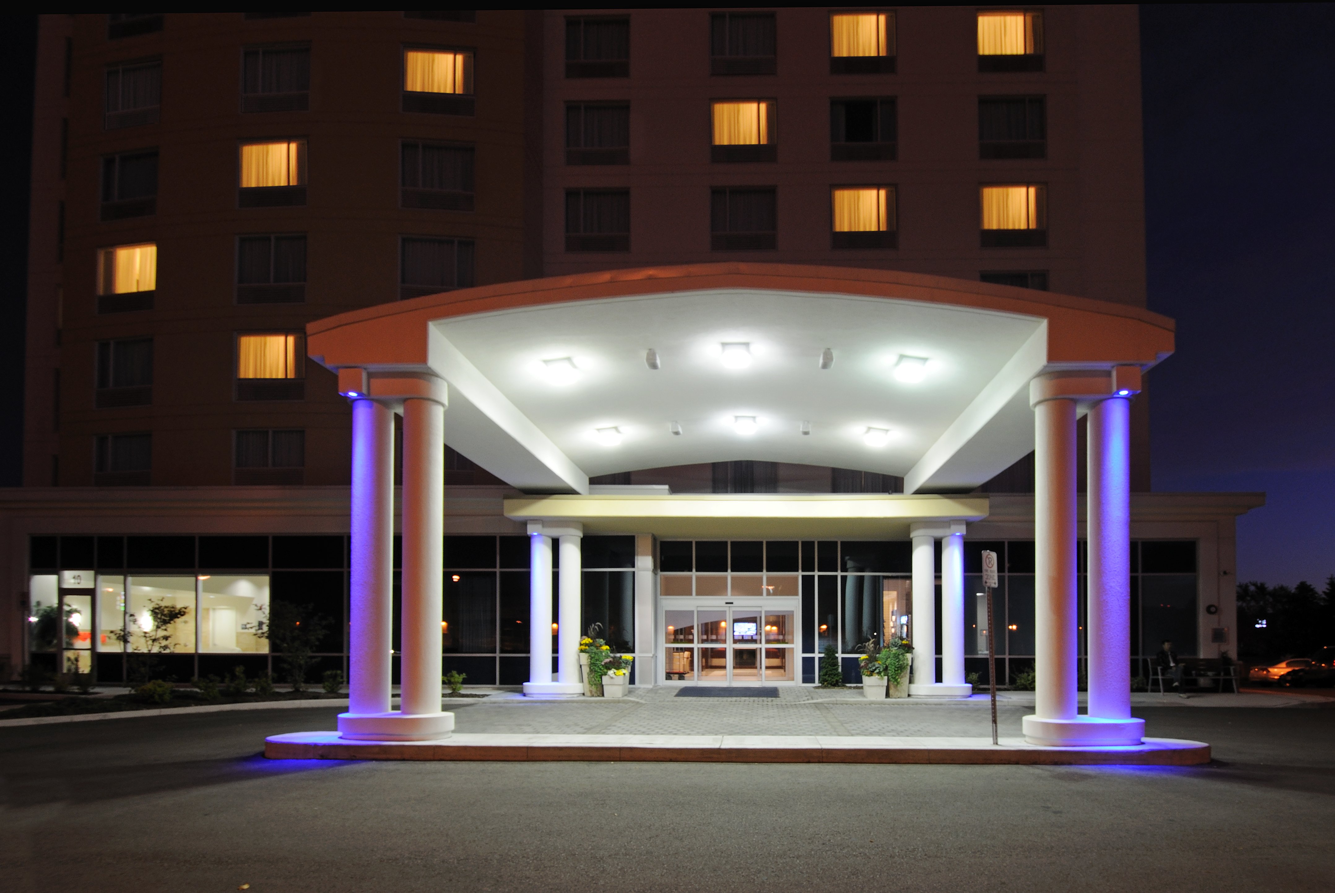 holiday inn express and suites toronto markham