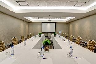 holiday inn express and suites toronto markham