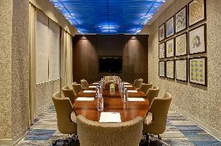 holiday inn express and suites toronto markham