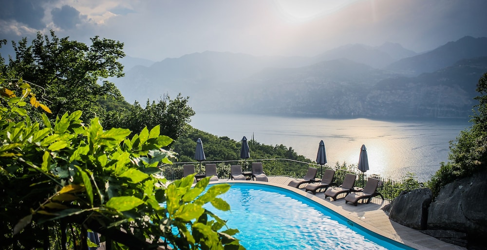 hotel querceto garda lake collection