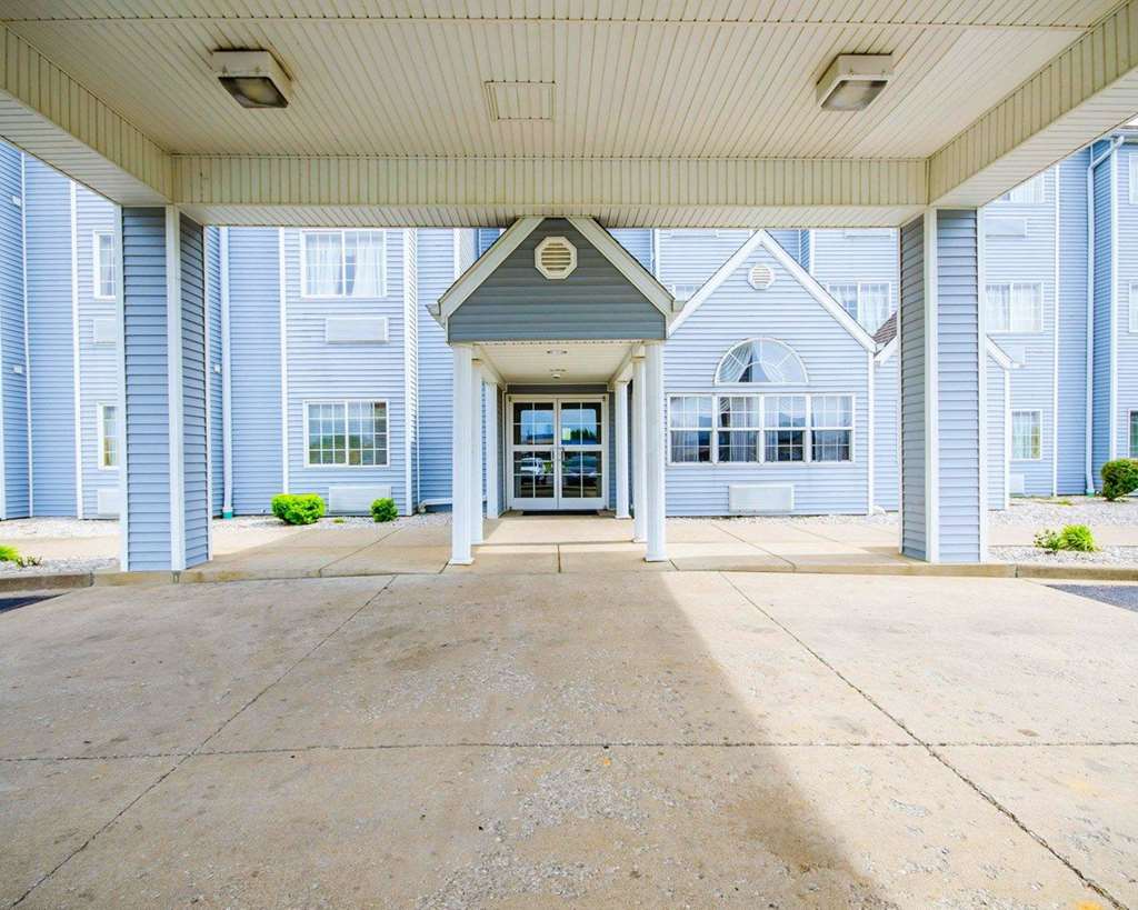 econo lodge inn and suites evansville