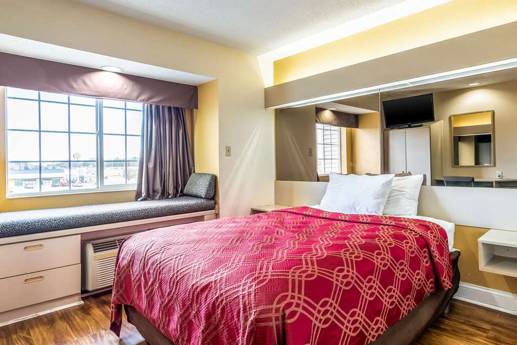 econo lodge inn and suites evansville