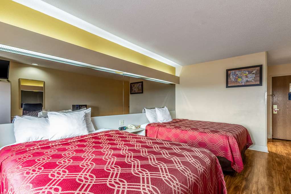 econo lodge inn and suites evansville