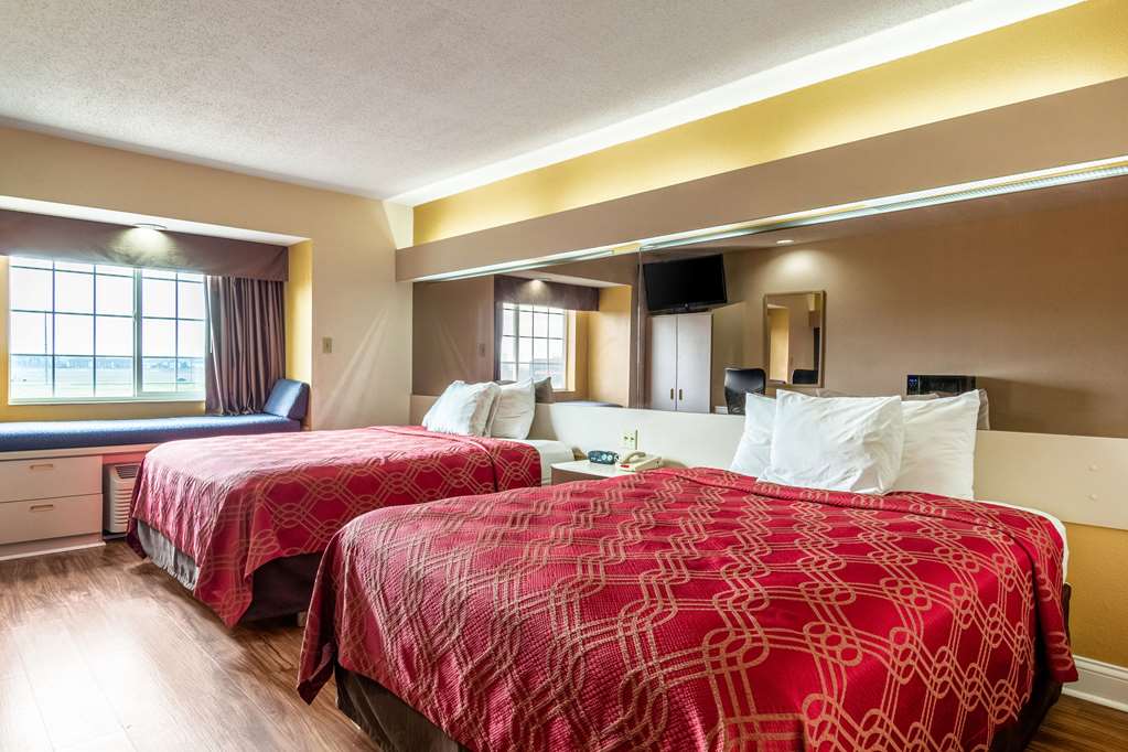 econo lodge inn and suites evansville