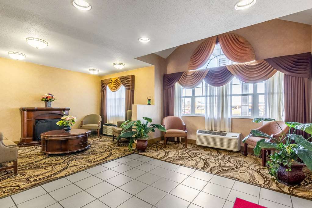 econo lodge inn and suites evansville