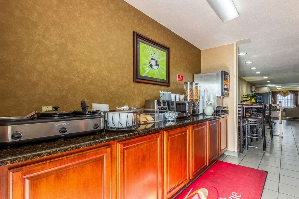 econo lodge inn and suites evansville