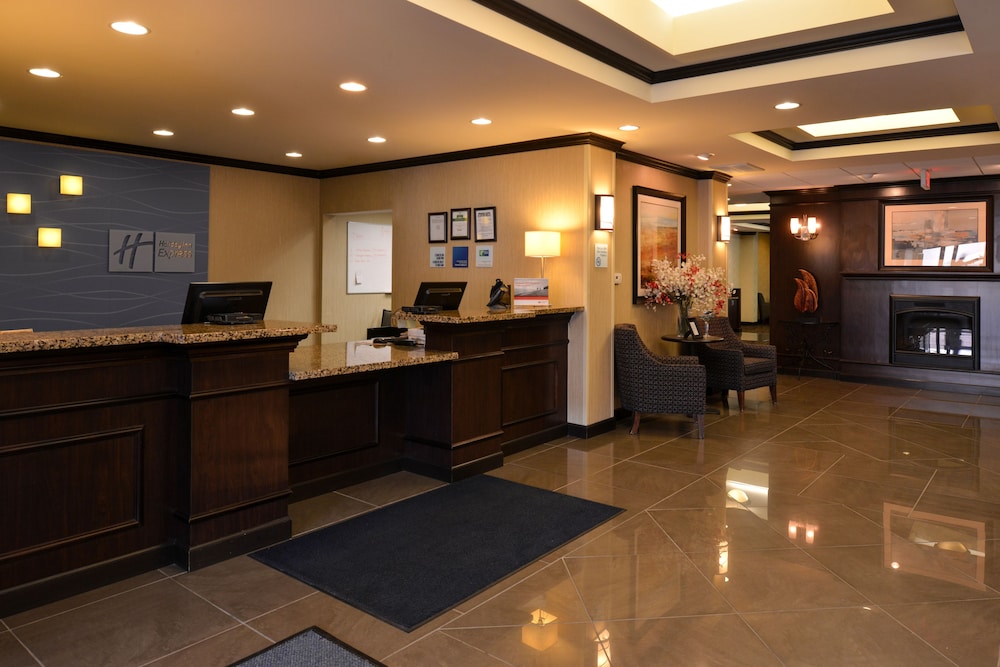 holiday inn express and suites fairmont by ihg