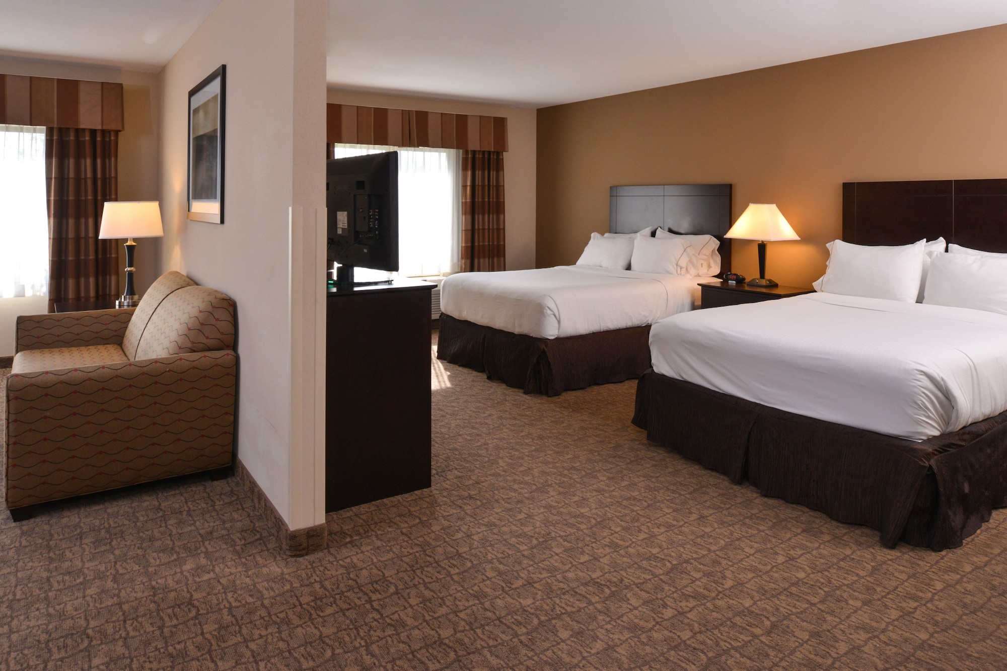 holiday inn express and suites fairmont by ihg