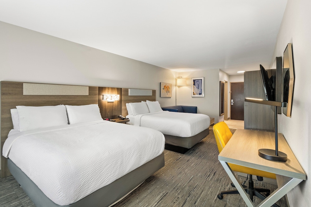 holiday inn express and suites fairmont by ihg