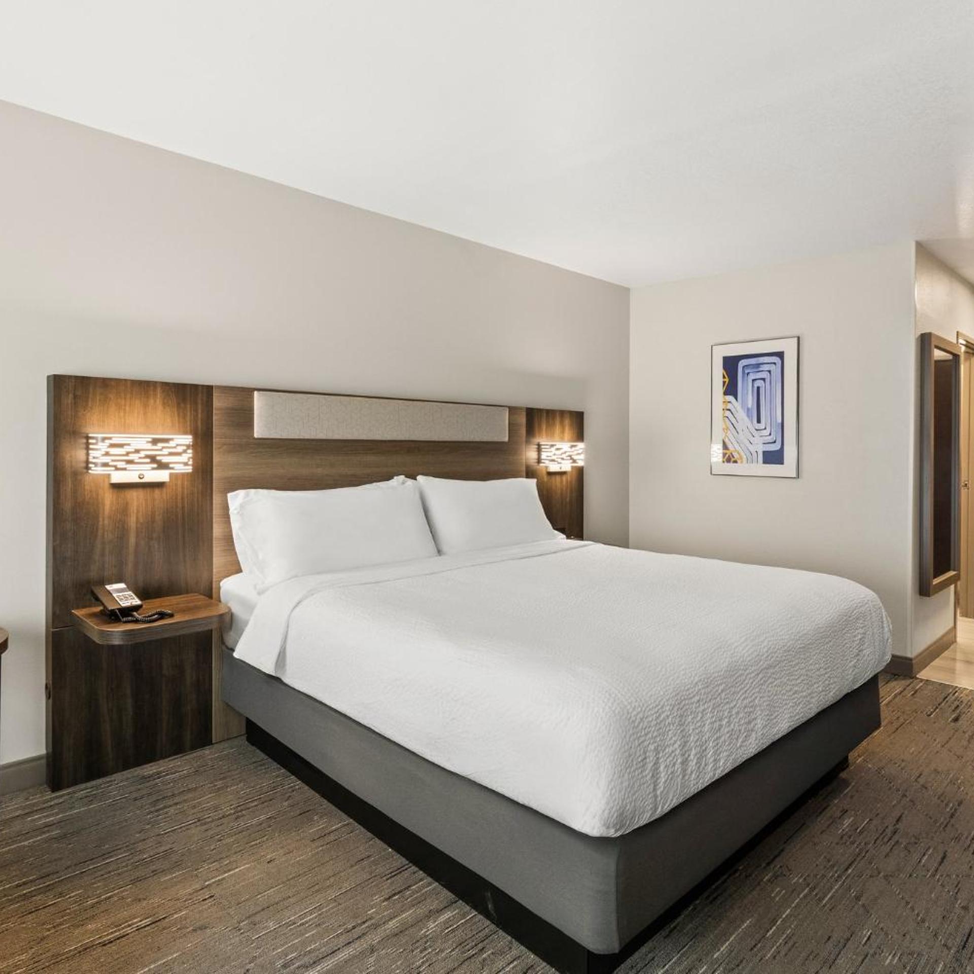 holiday inn express and suites fairmont by ihg