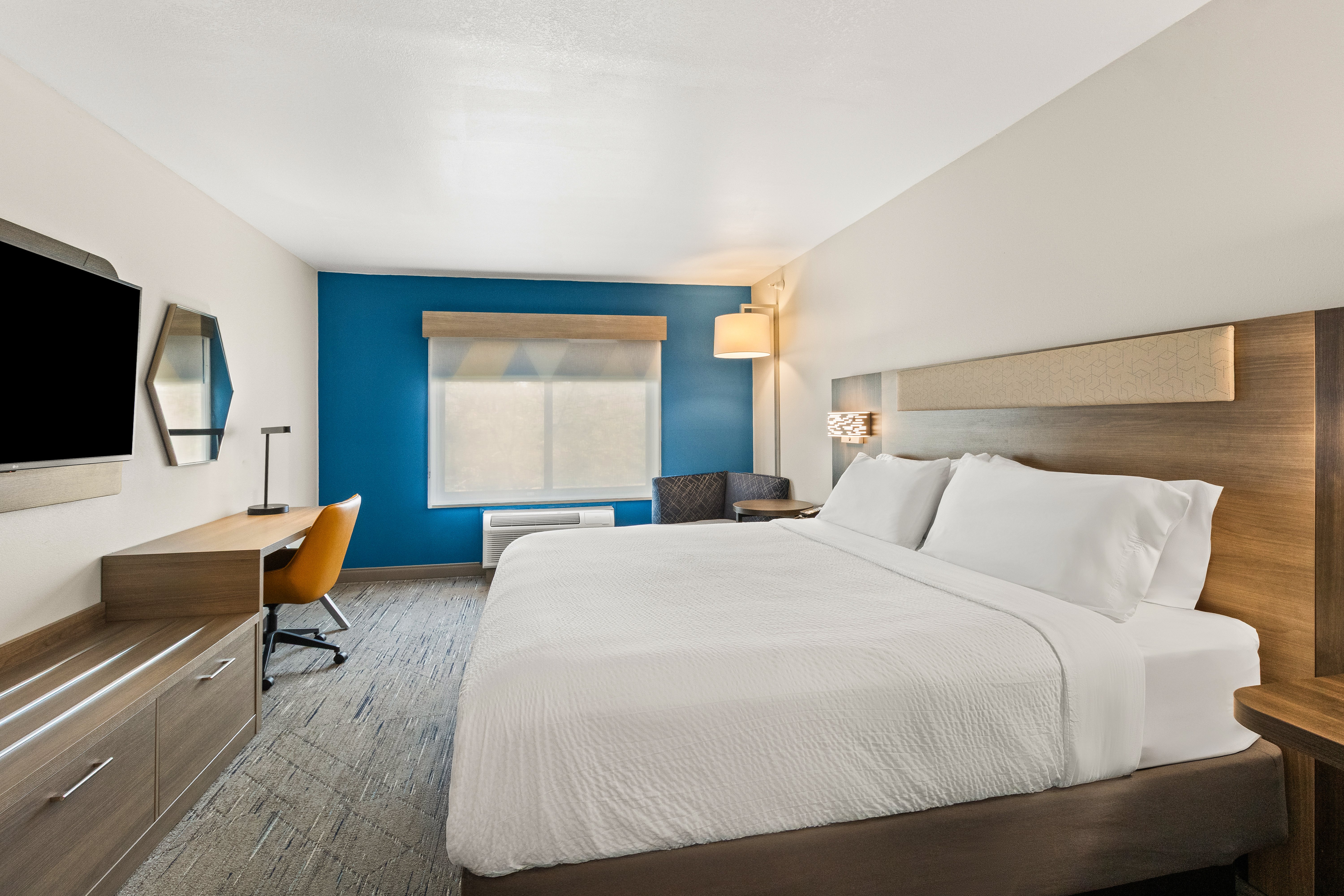 holiday inn express and suites fairmont by ihg