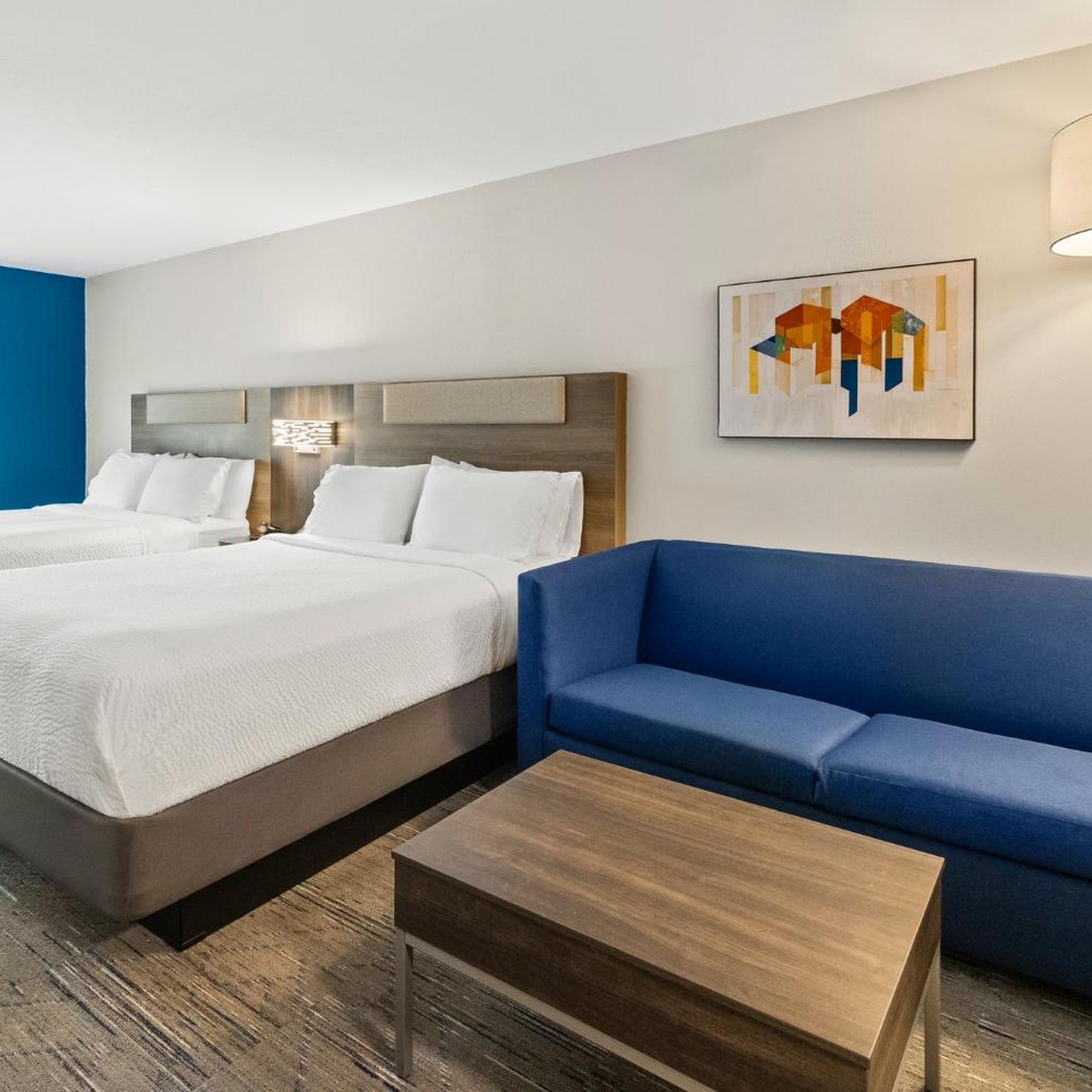 holiday inn express and suites fairmont by ihg