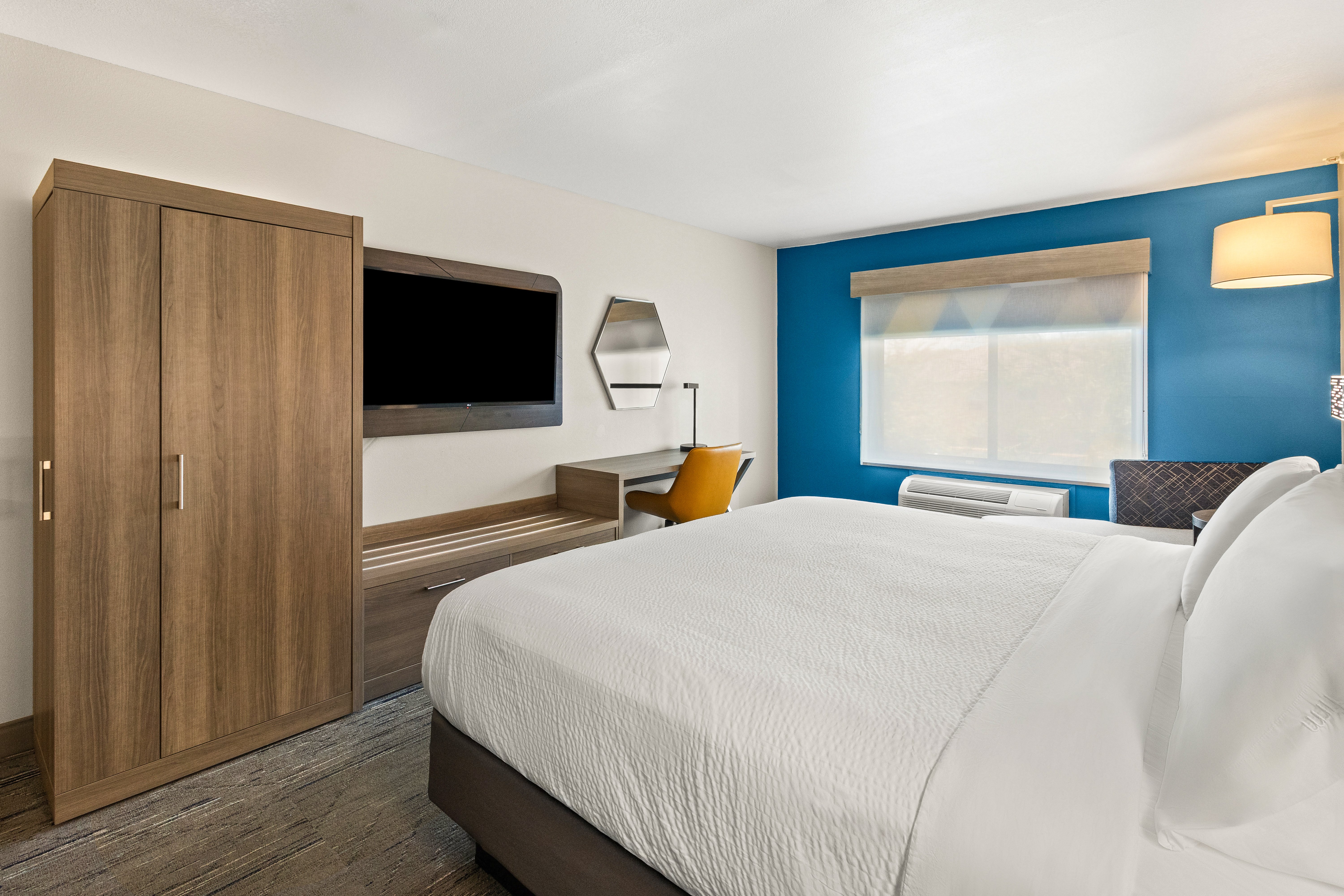 holiday inn express and suites fairmont by ihg