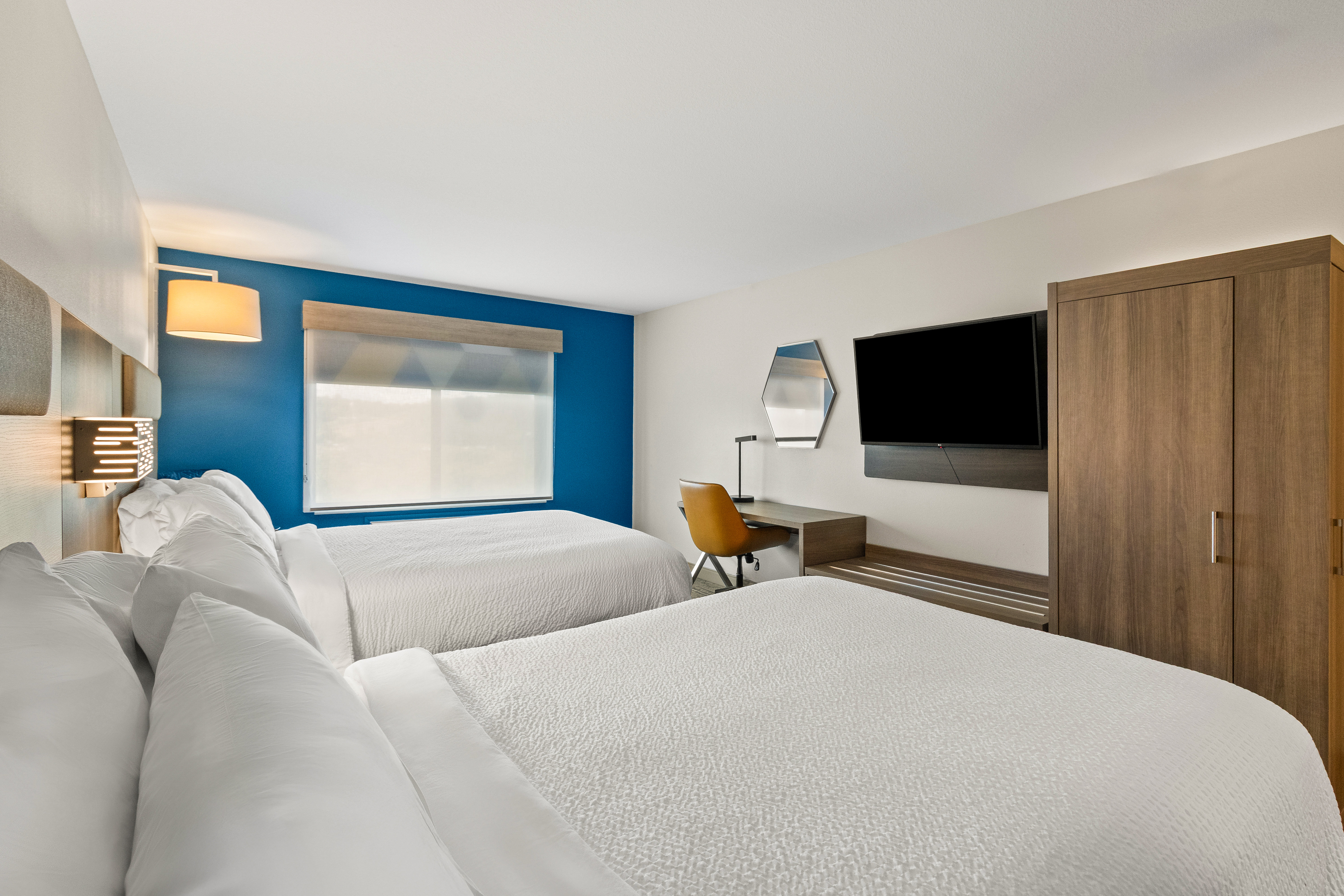holiday inn express and suites fairmont by ihg