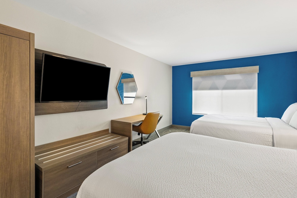holiday inn express and suites fairmont by ihg