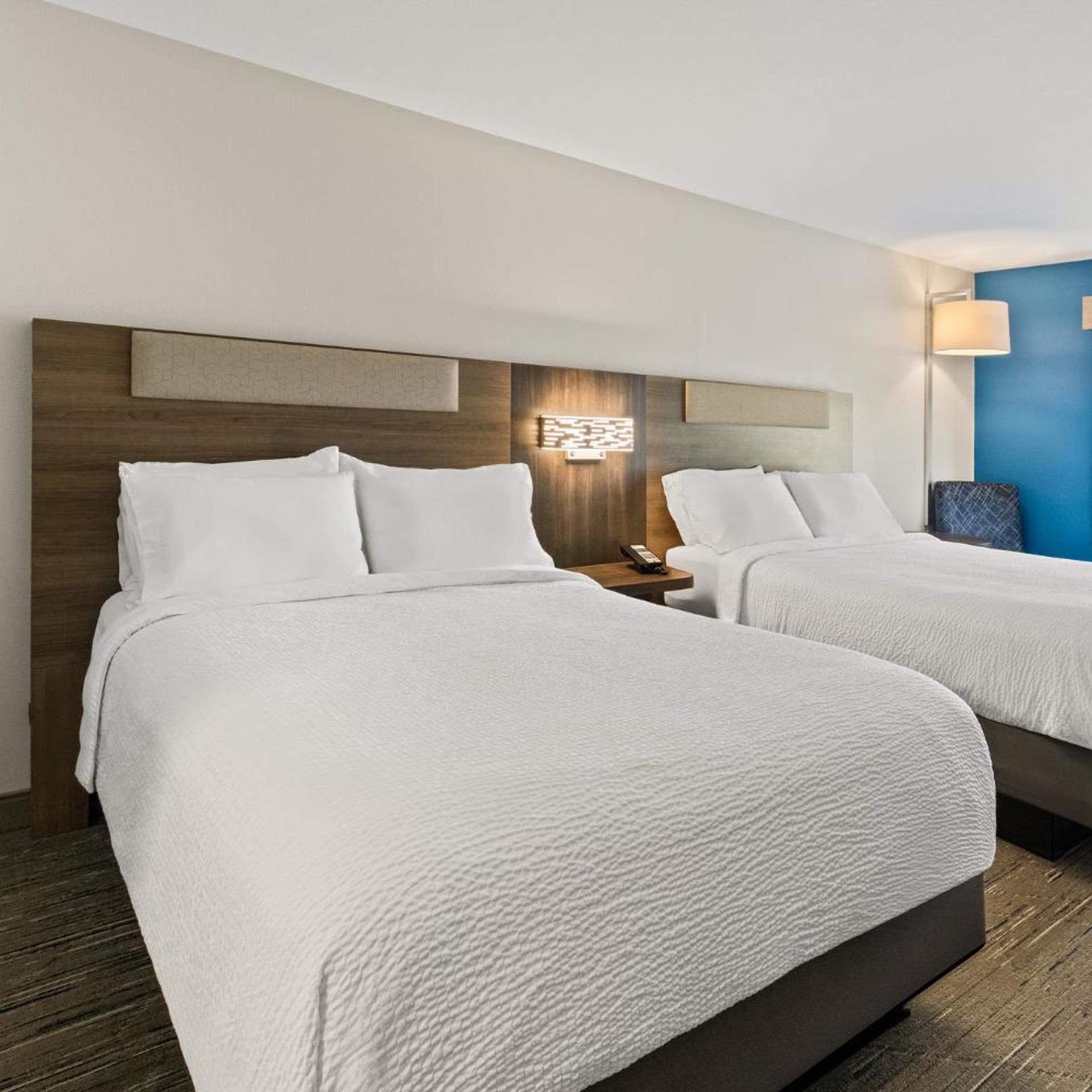 holiday inn express and suites fairmont by ihg