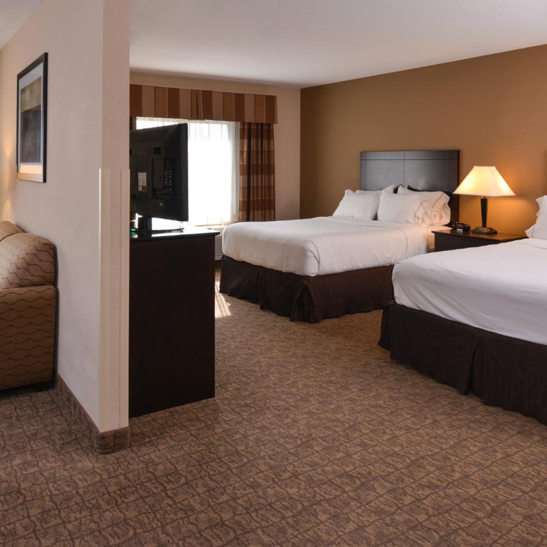 holiday inn express and suites fairmont by ihg