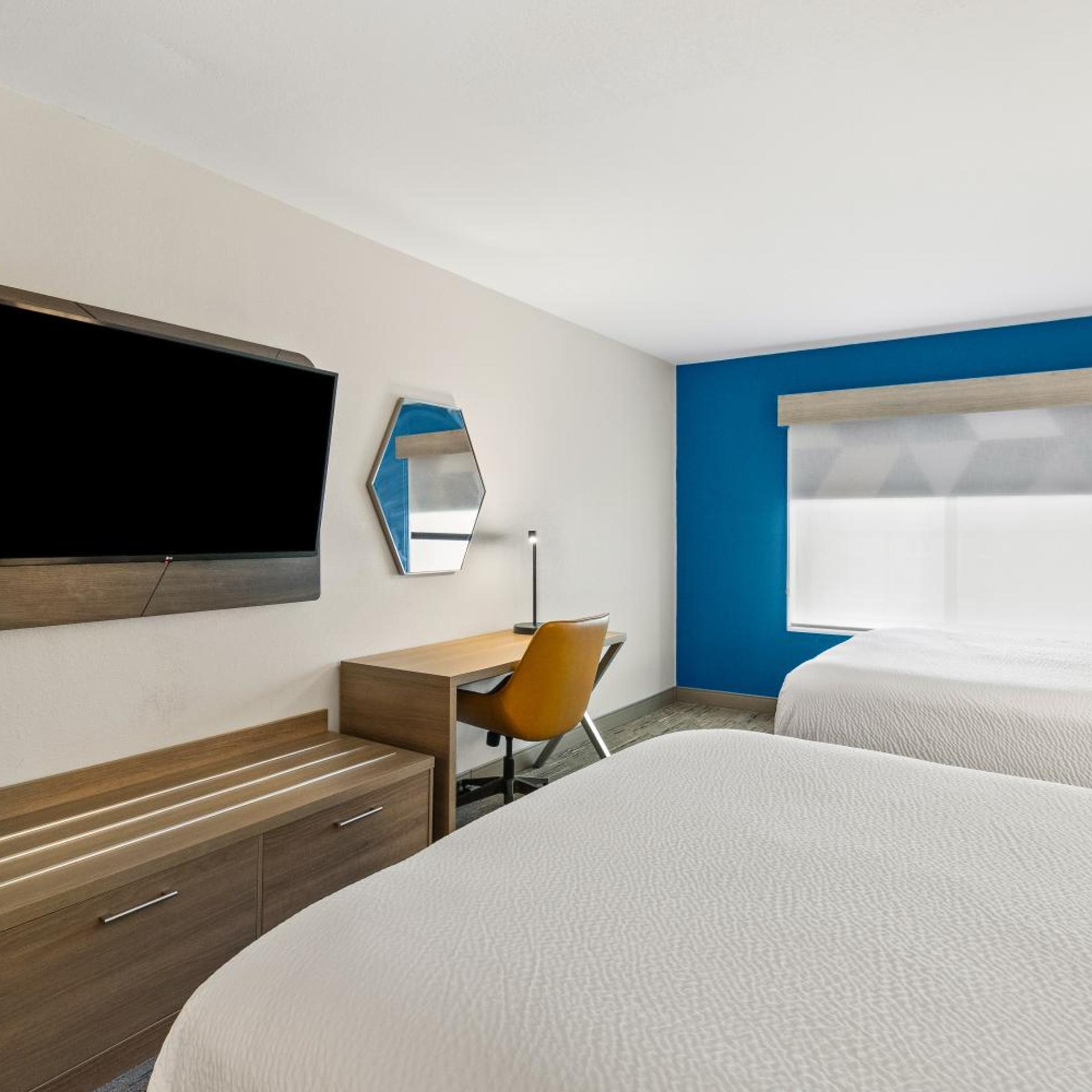 holiday inn express and suites fairmont by ihg
