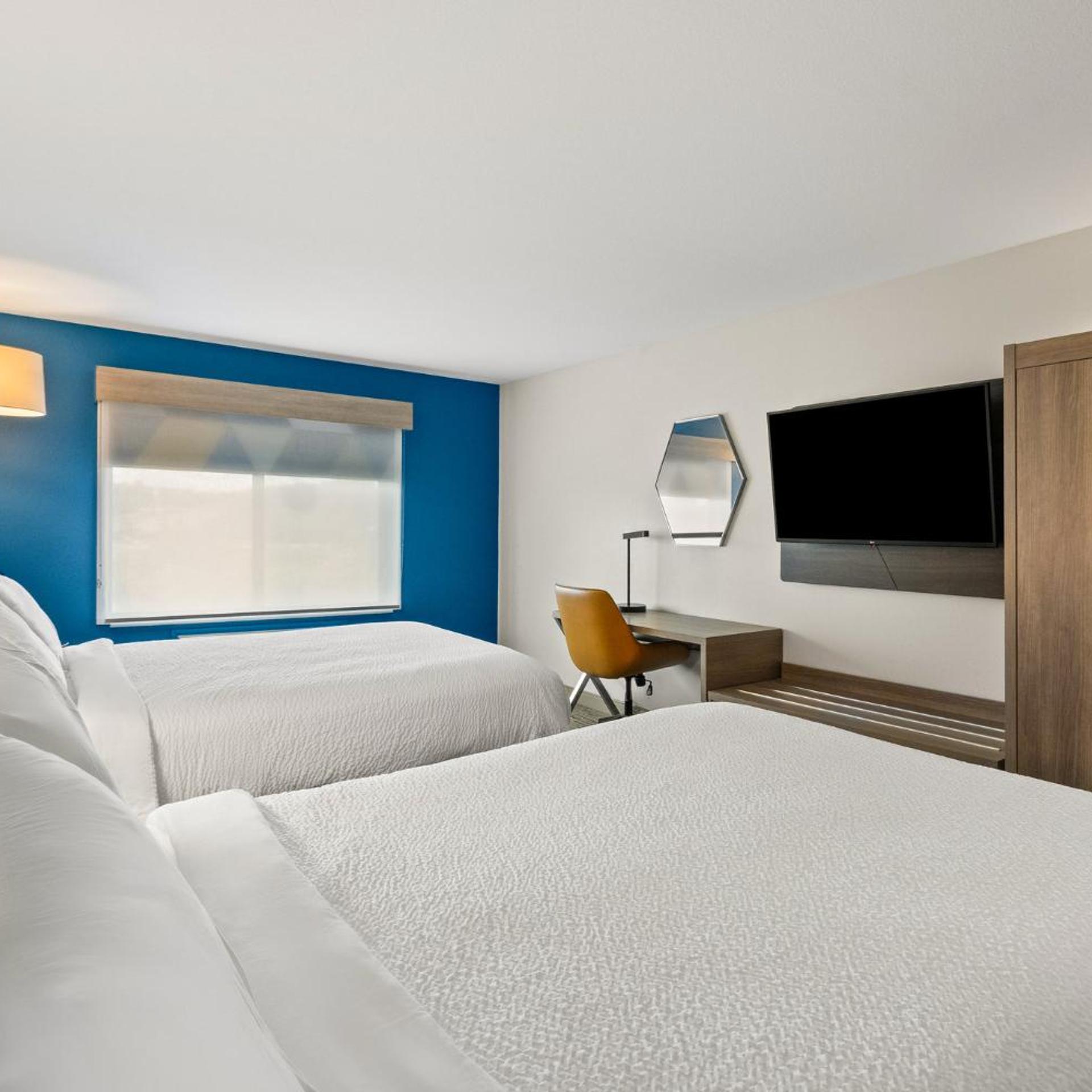holiday inn express and suites fairmont by ihg
