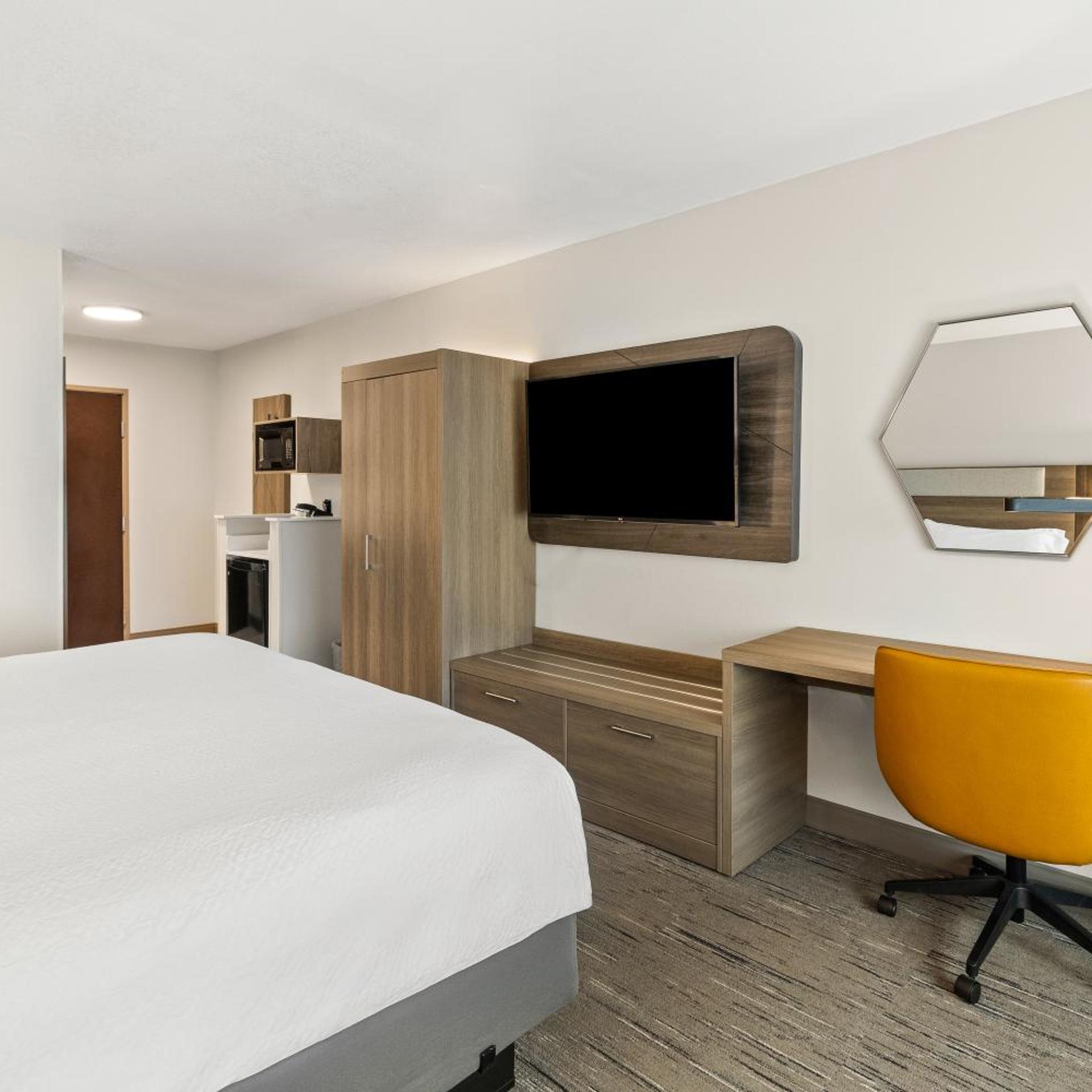 holiday inn express and suites fairmont by ihg