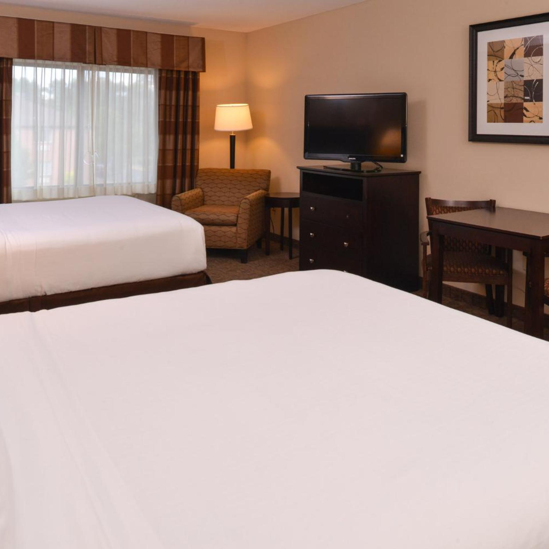 holiday inn express and suites fairmont by ihg