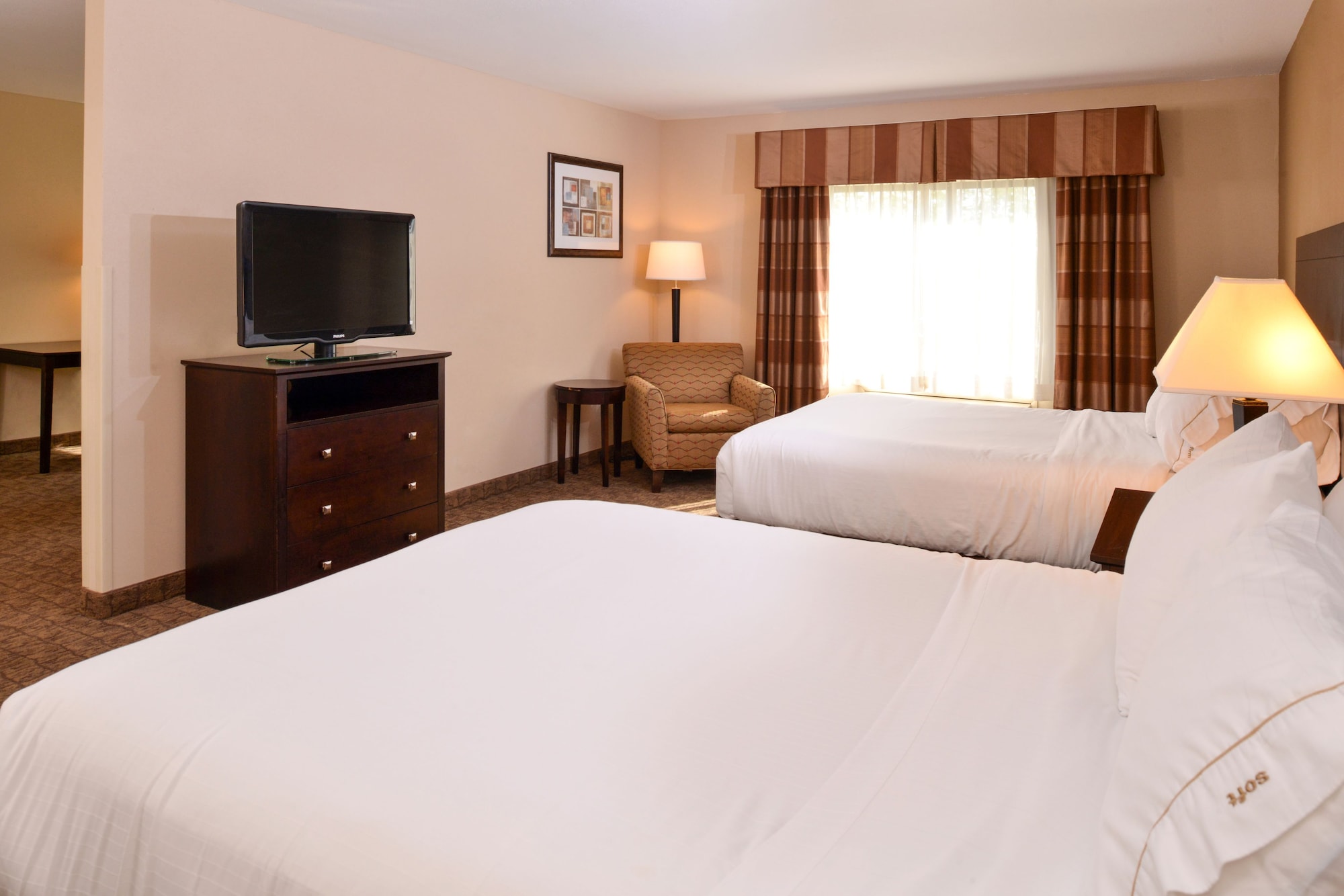 holiday inn express and suites fairmont by ihg