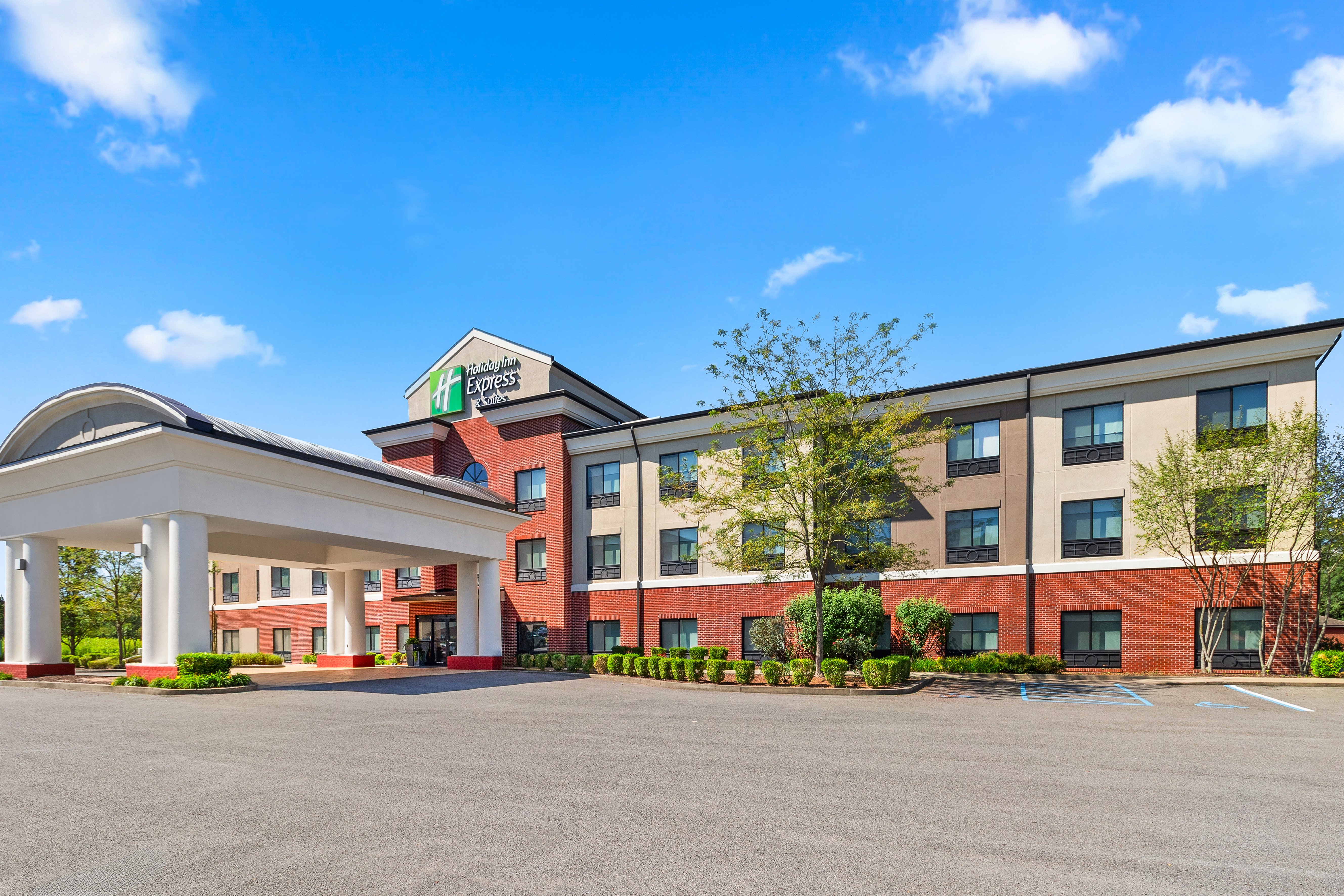 holiday inn express and suites fairmont by ihg