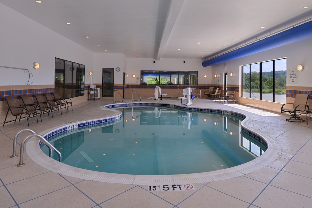 holiday inn express and suites fairmont by ihg