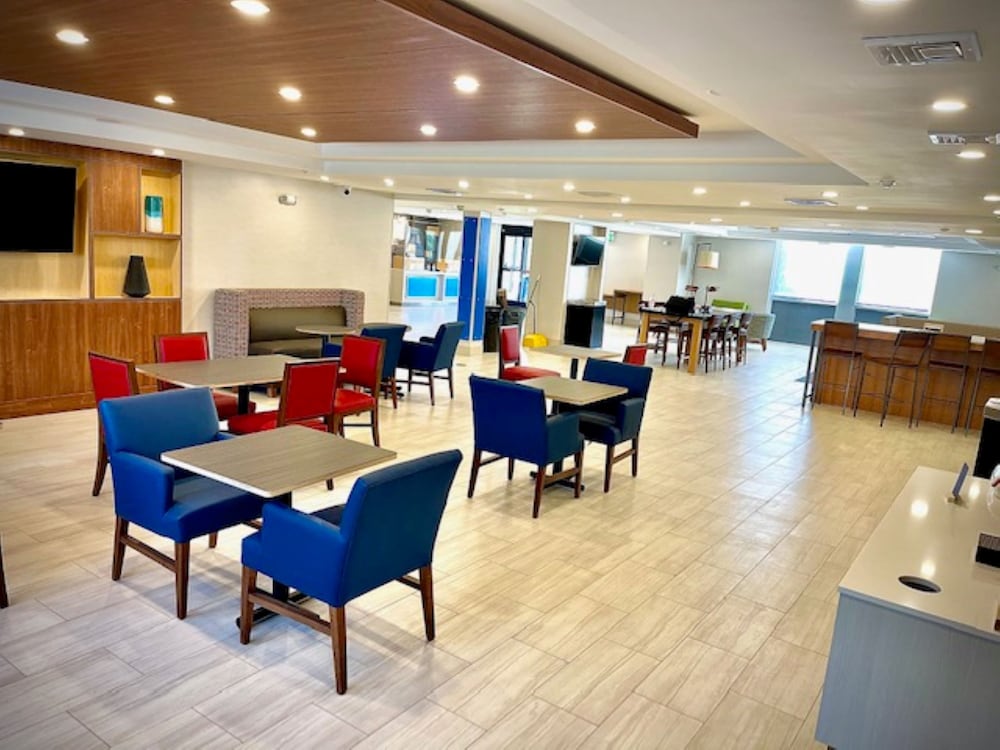 holiday inn express fall river north by ihg