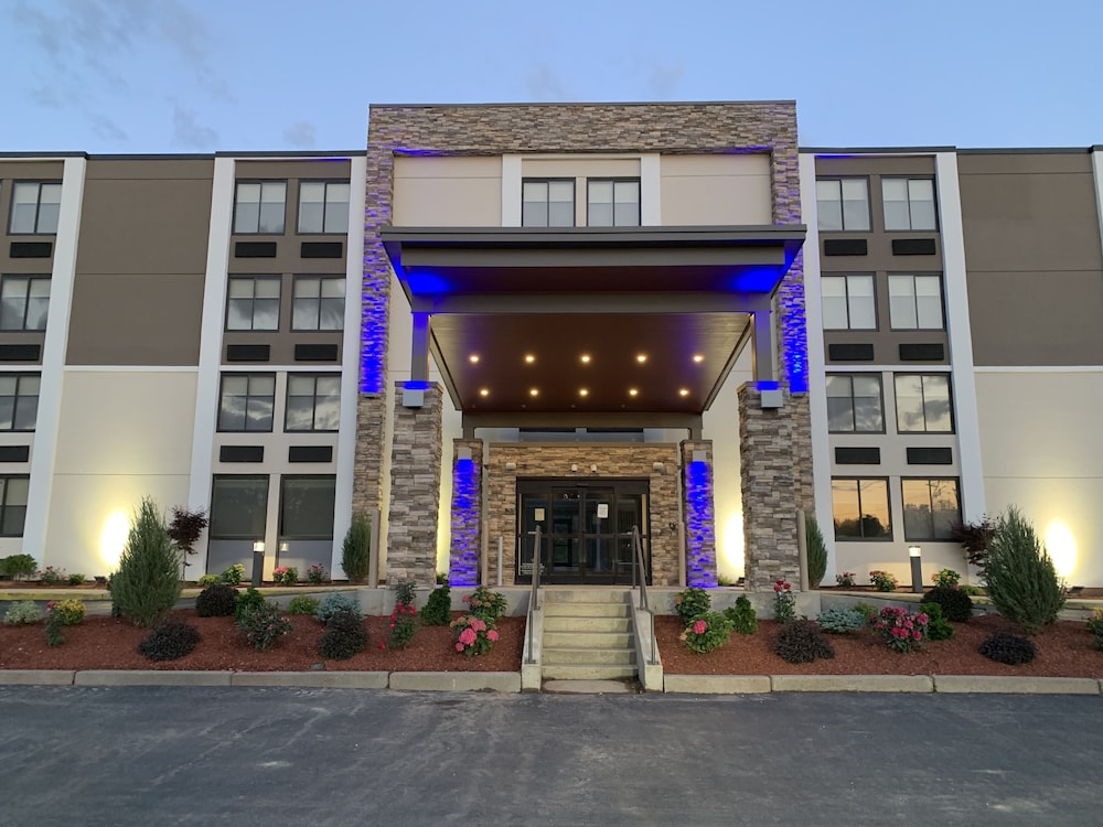 holiday inn express fall river north by ihg