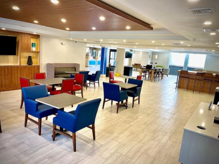 holiday inn express fall river north by ihg