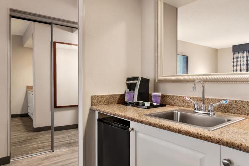 hilton garden inn fort myers airport fgcu
