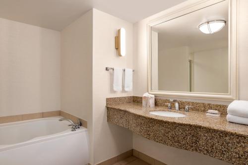 hilton garden inn fort myers airport fgcu
