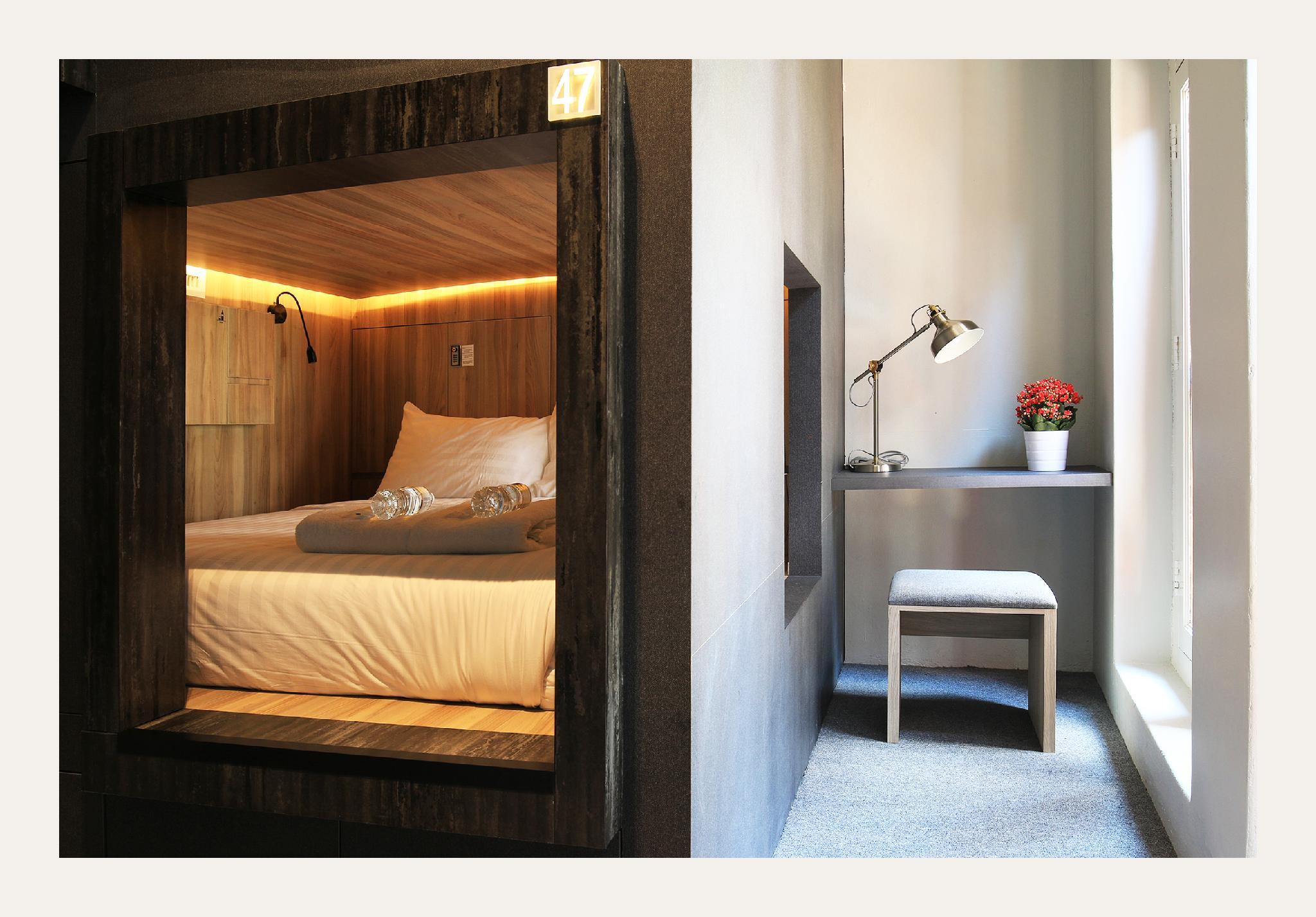 cube boutique capsule hotel chinatown