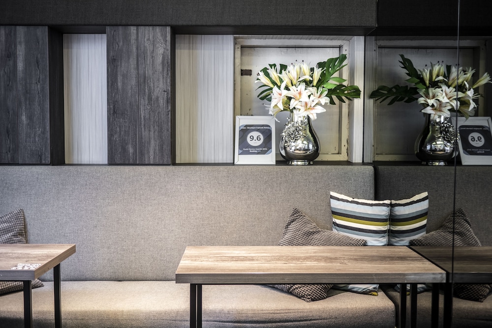 cube boutique capsule hotel chinatown