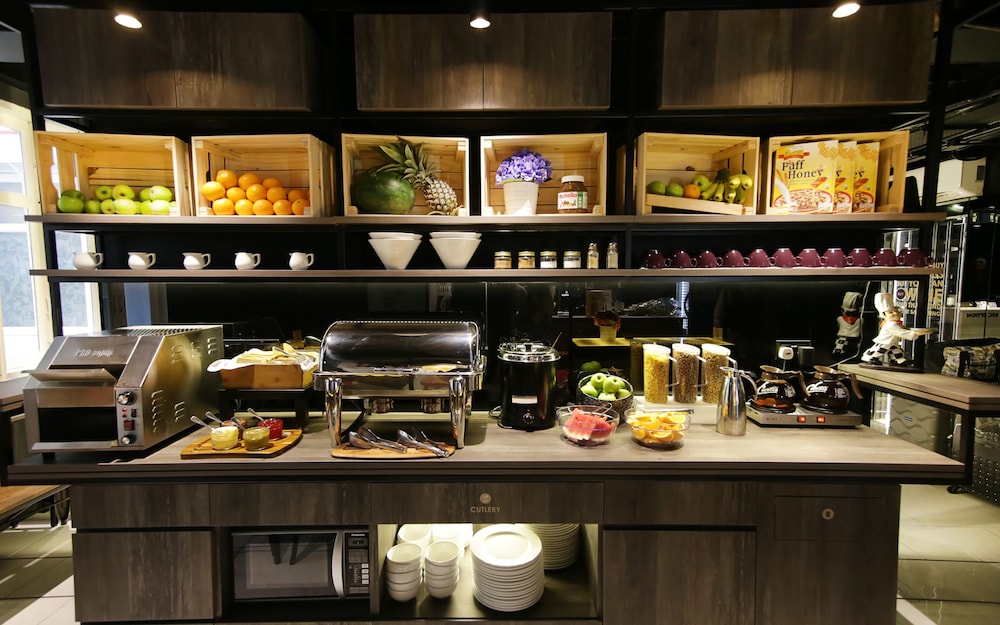 cube boutique capsule hotel chinatown
