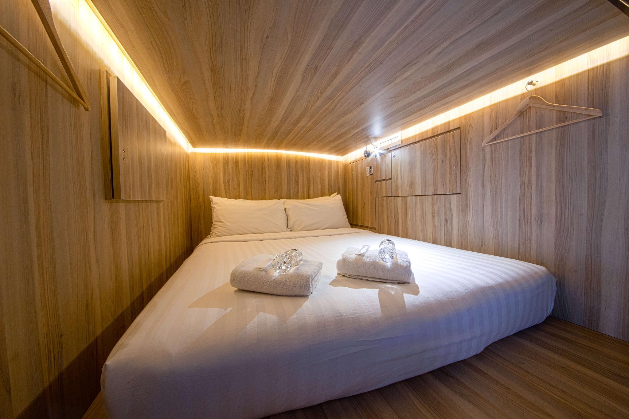 cube boutique capsule hotel chinatown
