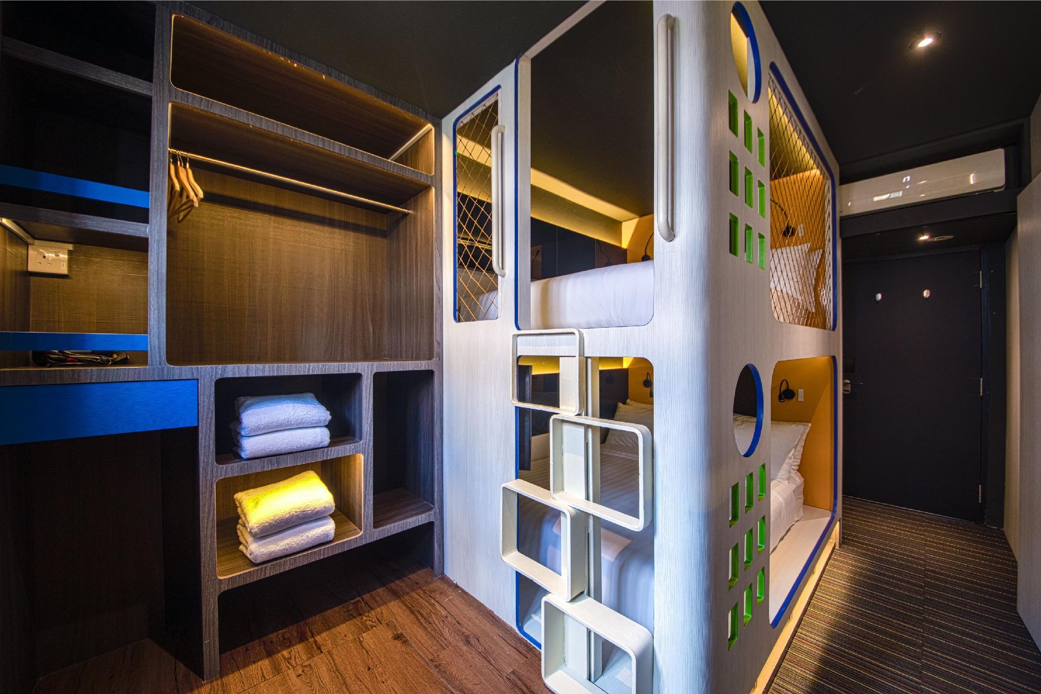 cube boutique capsule hotel chinatown