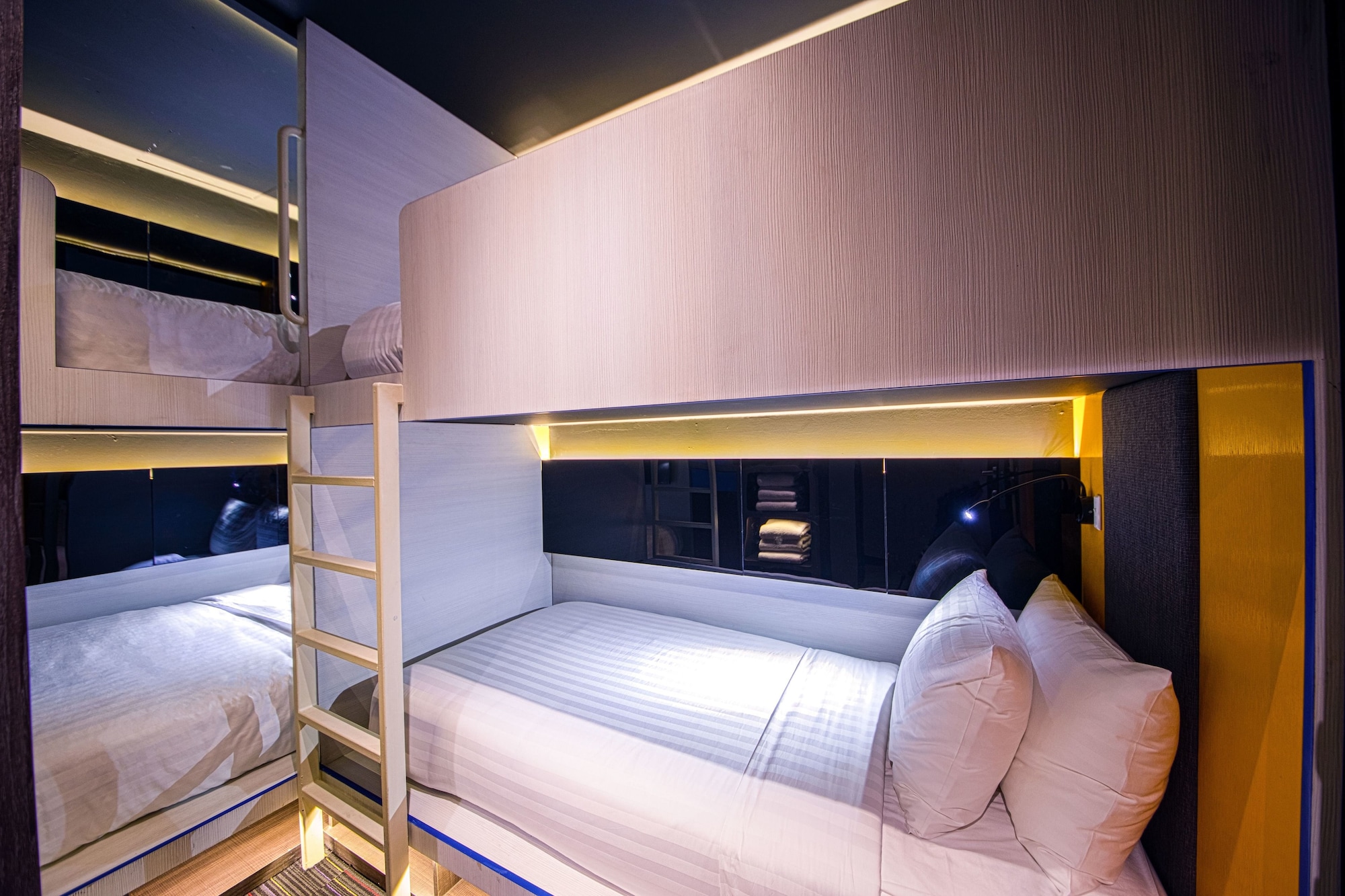 cube boutique capsule hotel chinatown