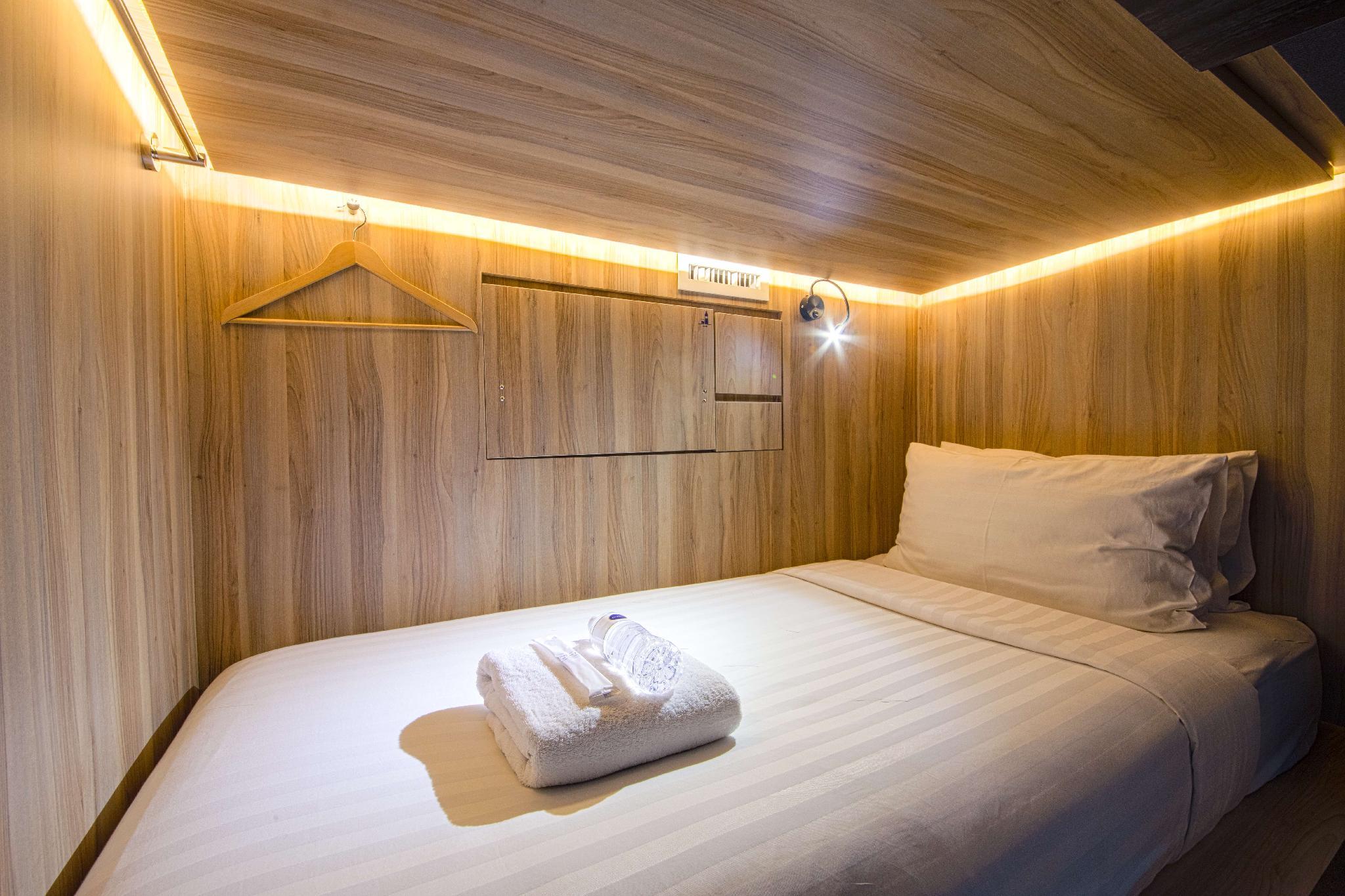 cube boutique capsule hotel chinatown
