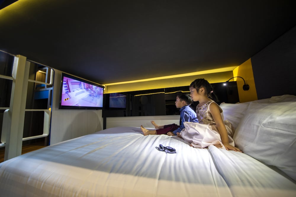 cube boutique capsule hotel chinatown